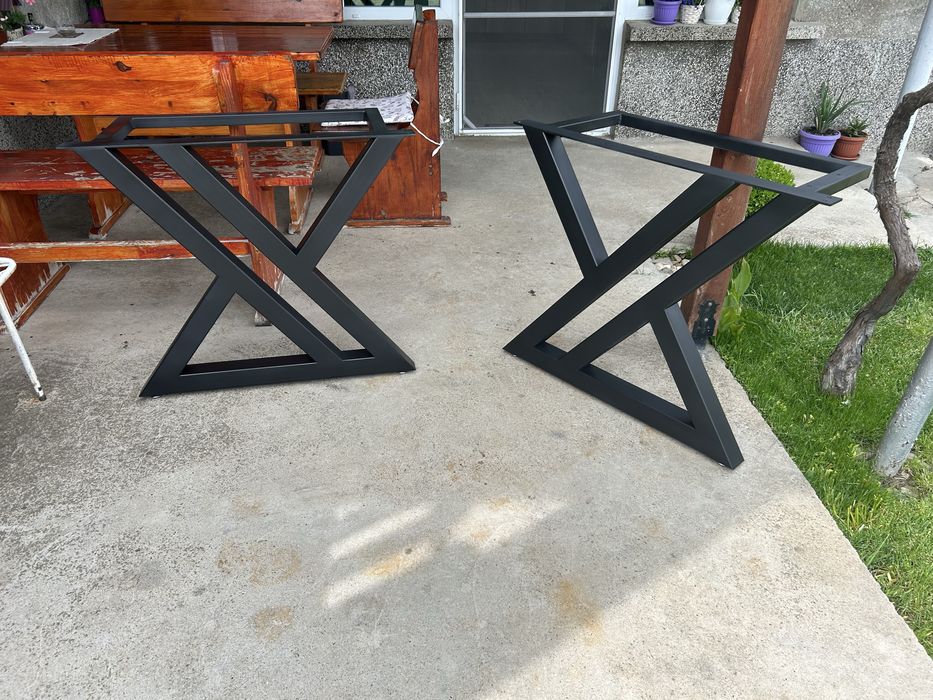 Стойки за маси и пейки