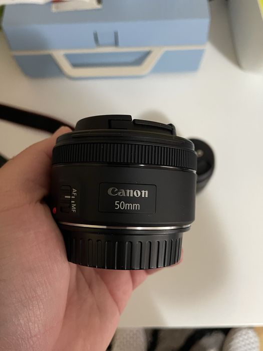 Aparat foto DSLR Canon EOS 2000D + obiective