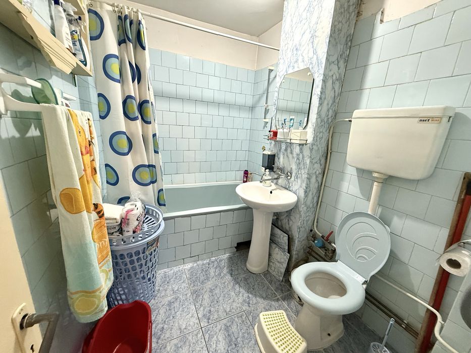 Apartament 3 camere decomandat etajul 2 Craiovita Noua