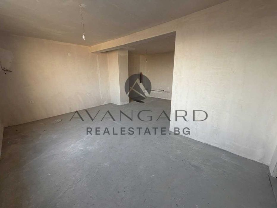 Продава се Четиристаен апартамент в Пловдив, Тракия - 191 кв.м за 734 €/кв.м - Снимка #1