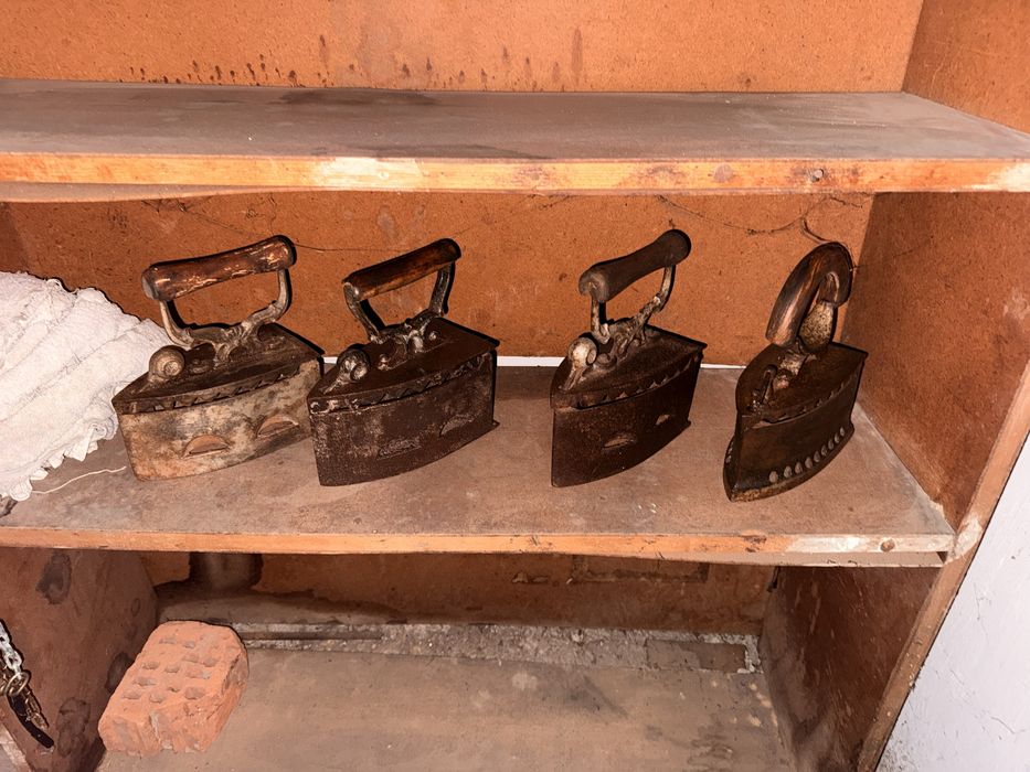 Fiare de calcat vechi pe carbuni, calcator, ticlazau