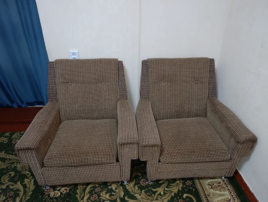 Продам диван и два кресла