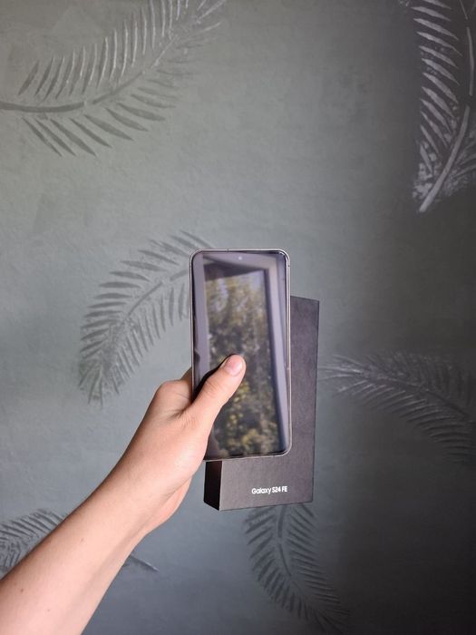 Samsung S 24 FE 8/256 gb xotira 5 G