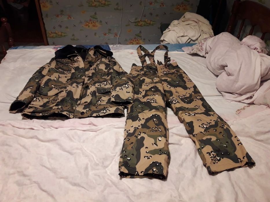 Женский зимний камуфляжный костюм , бушлат + ватный комбинезон 44 р
