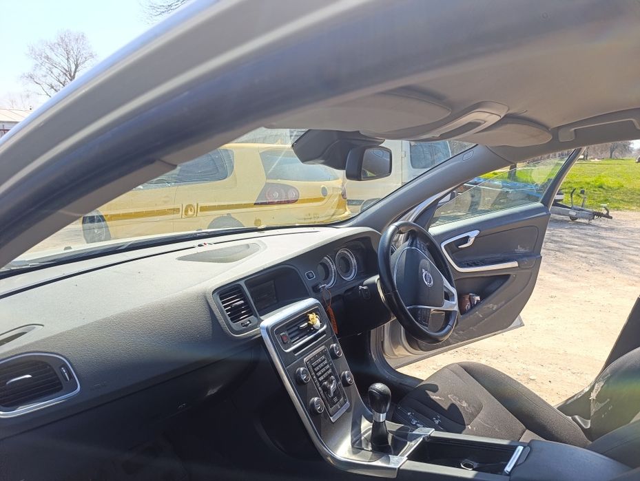Волво / Volvo V60 2.0 дизел D3 на части