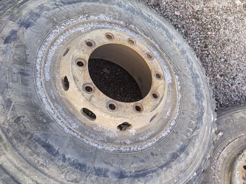 Продам шины 12 r20