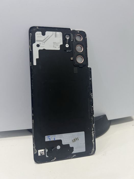 Задняя крышка на Galaxy S21