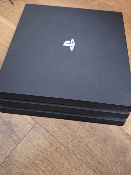 Consola PlayStation 4 Pro cu jocuri incluse