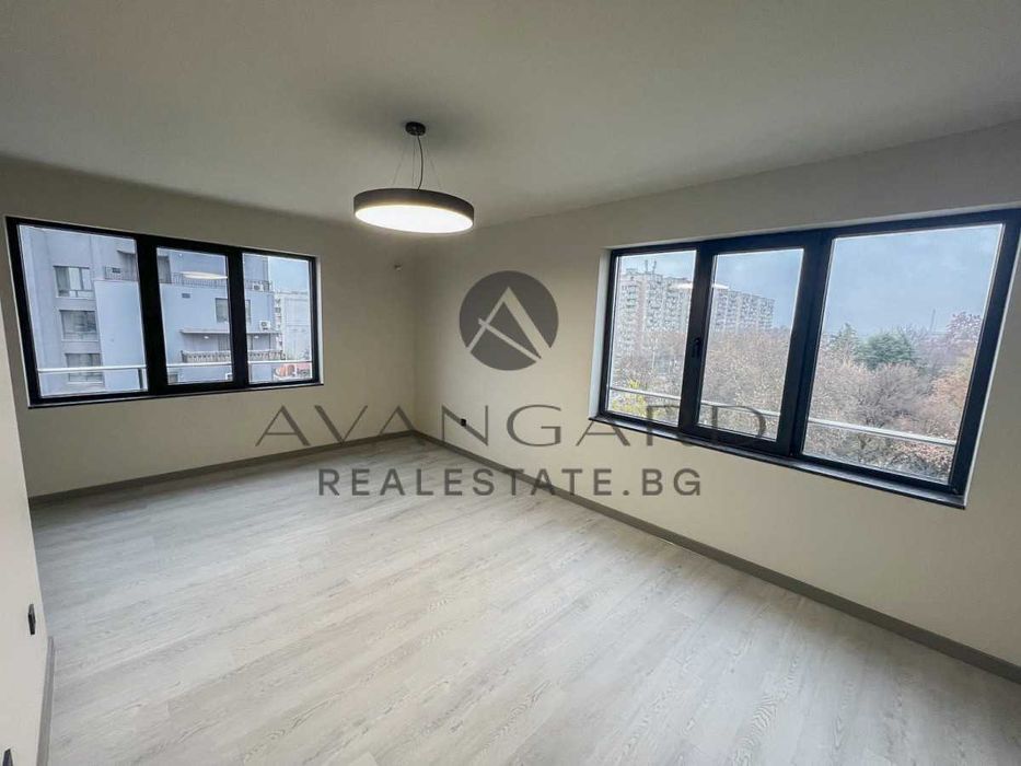 Продава се Четиристаен апартамент в Пловдив, Кършияка - 123 кв.м за 1248 €/кв.м - Снимка #2