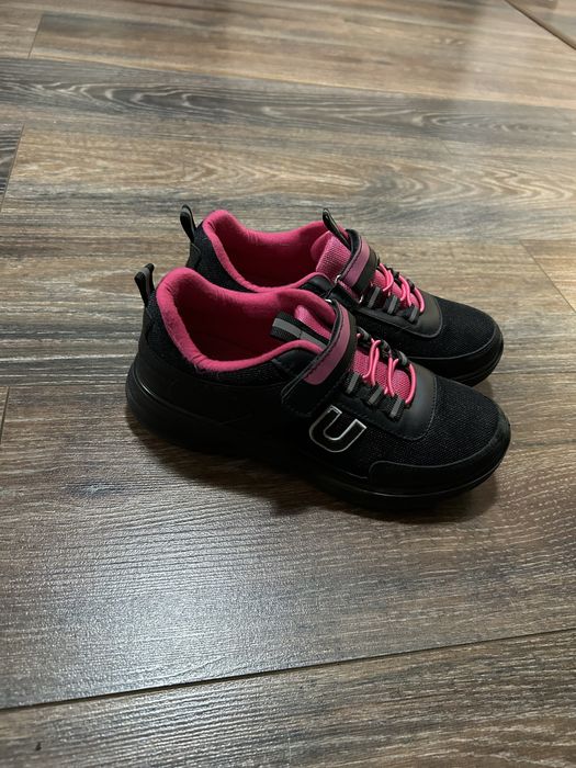 Продам кроссовки на девочку