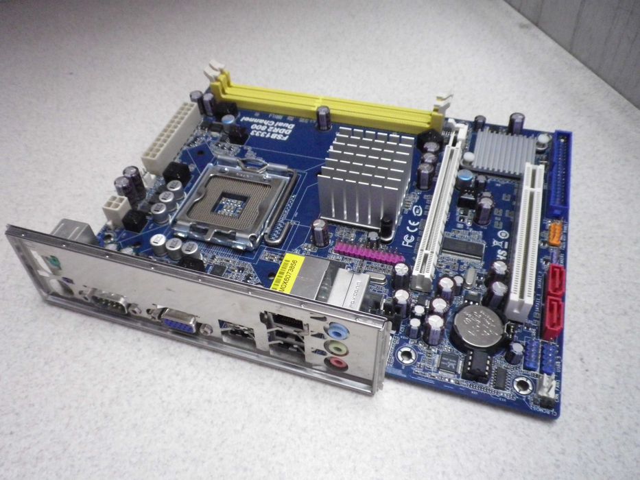 ASRock G31M-VS/E5300/4GB