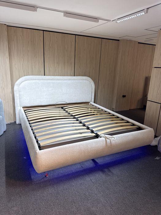 кровать с матрасом в наличий