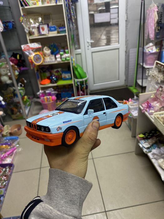 Металлическая машинка Bmw E30