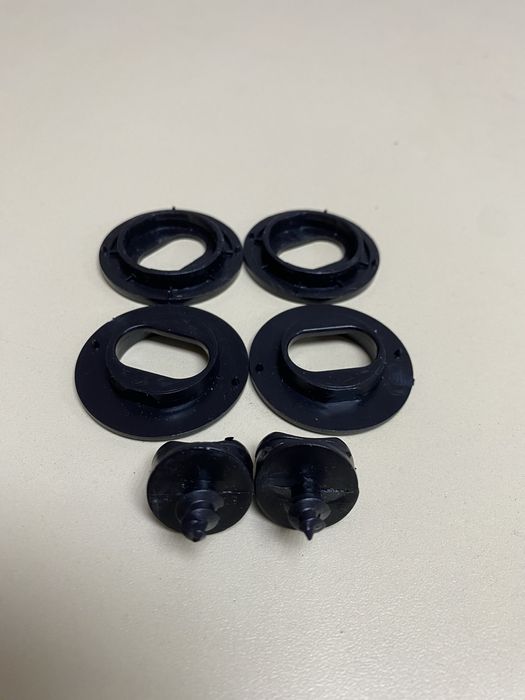 Продам фиксаторы для авто коврика