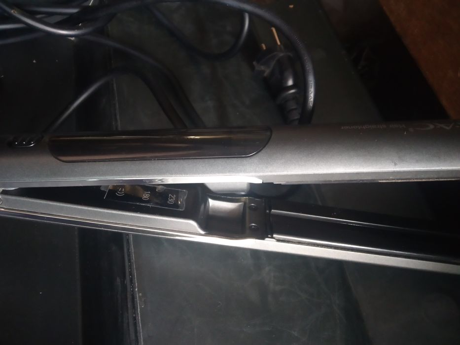 Продается утюжок для волос MAC