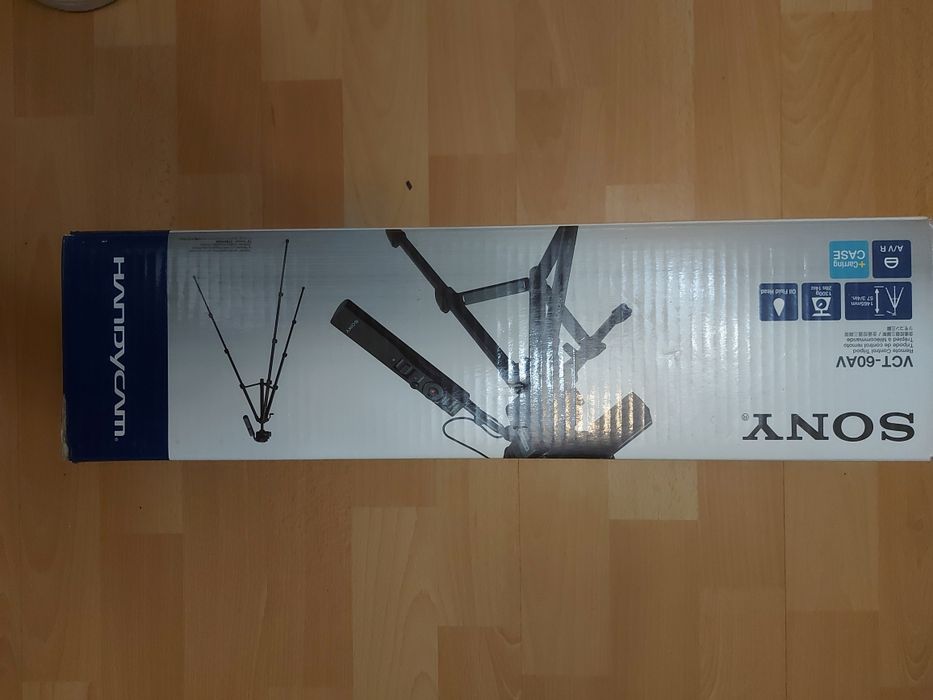 Видеокамера SONY DCR-SR220 с треногой