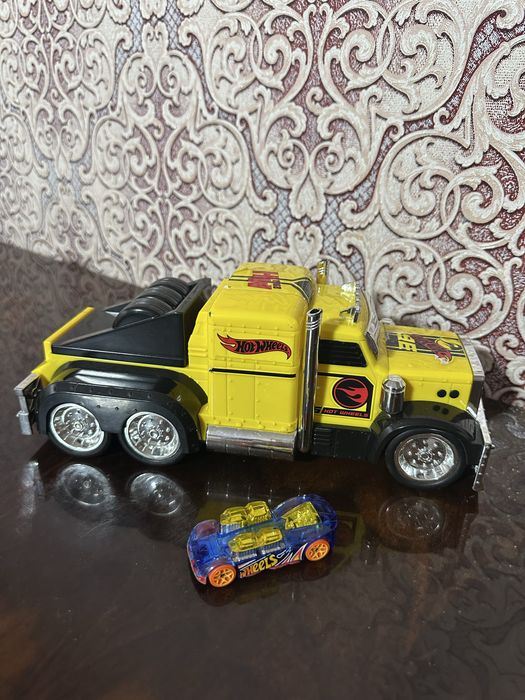 Грузовик Hot Wheels
