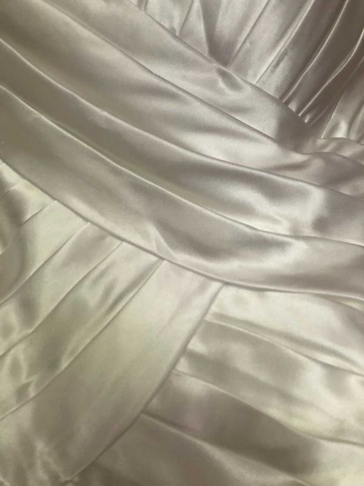 Сватбена рокля Lillian West -- бутикова, високо качество