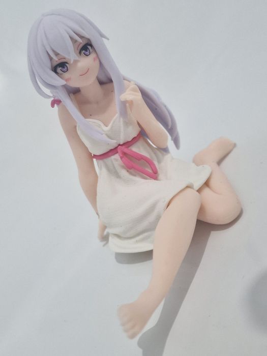 Аниме фигурка девушка