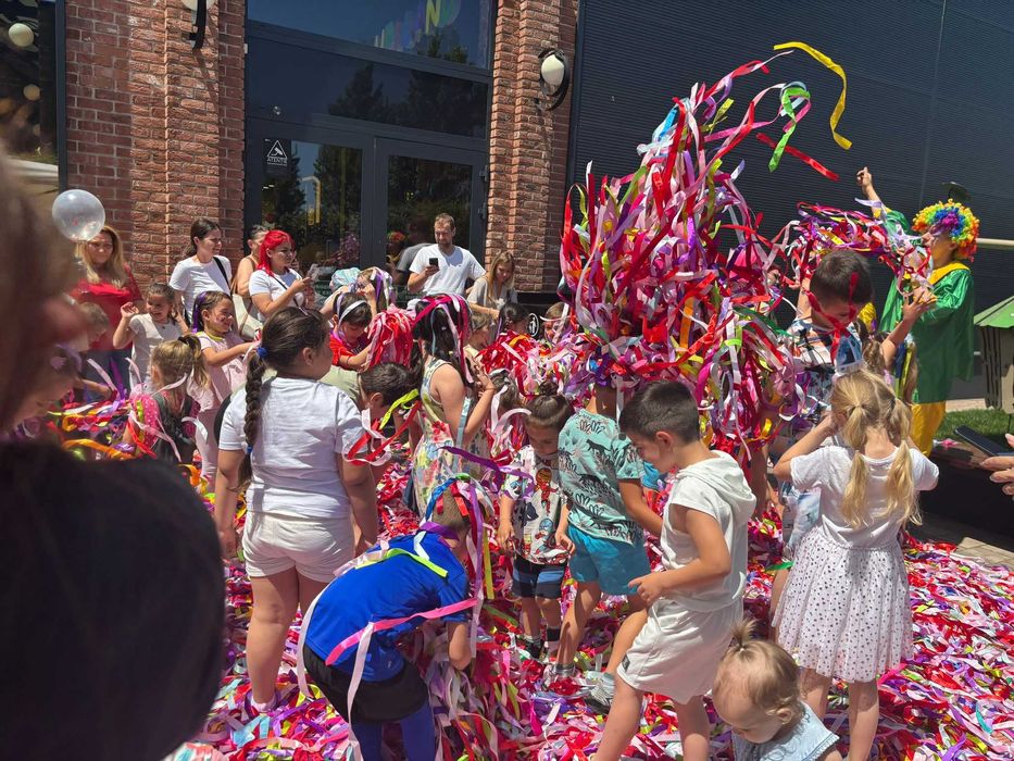 Animatori petreceri copii  ursitoare botez si arcade baloane