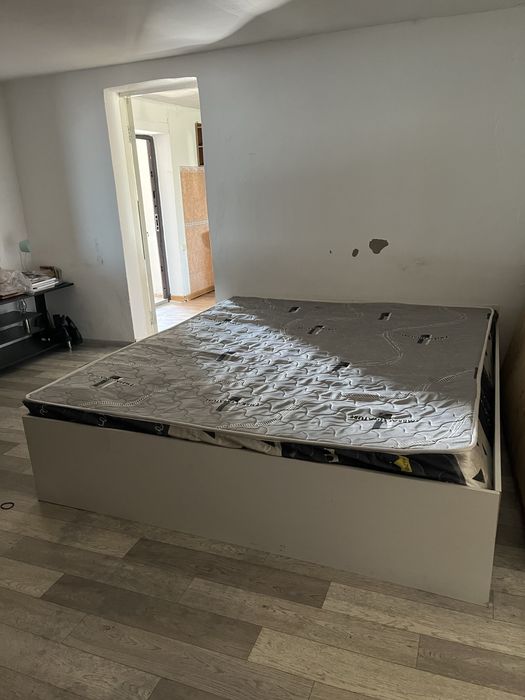 Двуспальная кровать