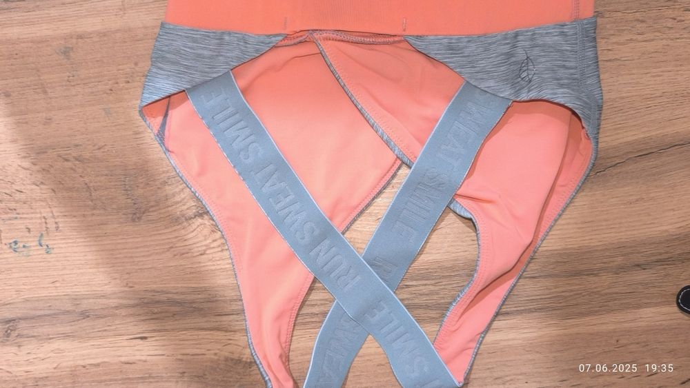 Спортивный топик и велосипедка