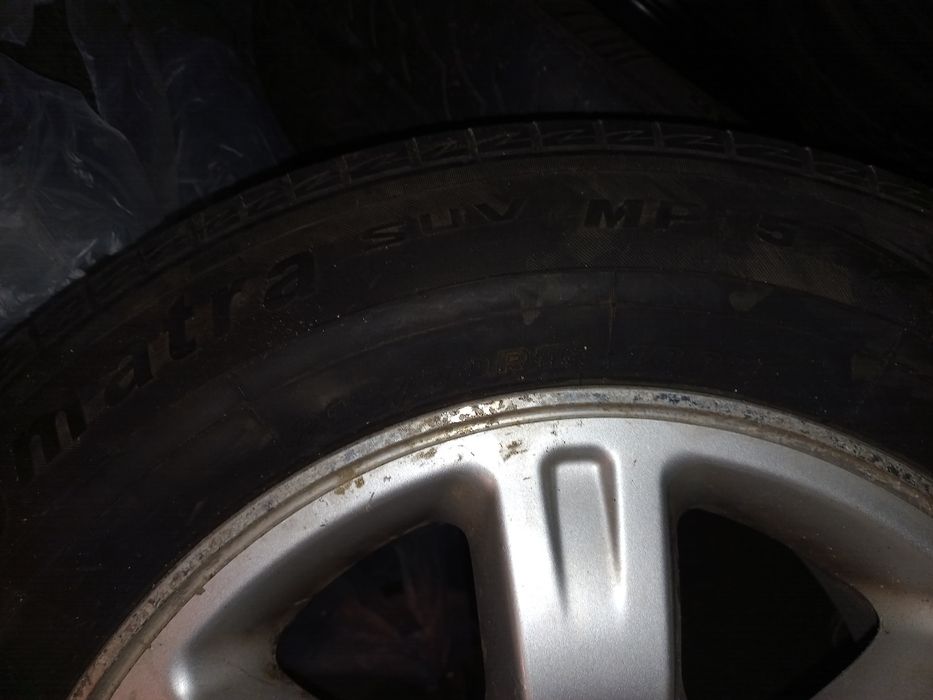 Продам диск с резиной на 16 от Highlander