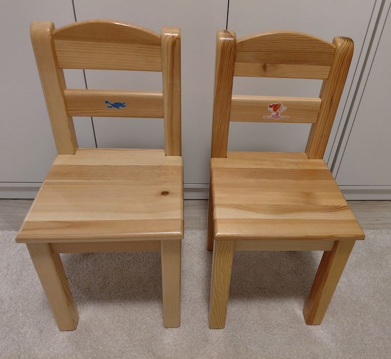 Дървено столче от масив, 2 броя, като НОВИ