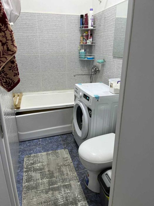 Чирчик шаҳри 2 микрорайонда 2 хонали квартира сотилади.