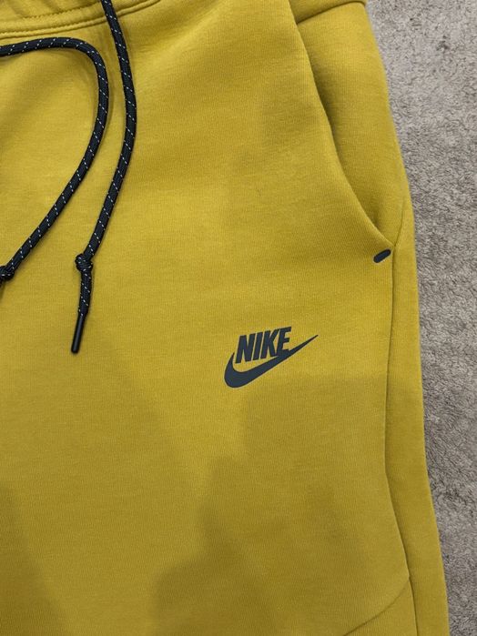 Nike tech fleece L