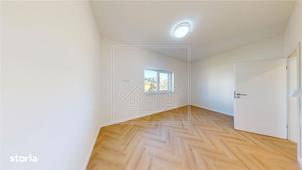 Penthouse cu 4 camere si balcon - 2 bai, intabulat — fotografia 3