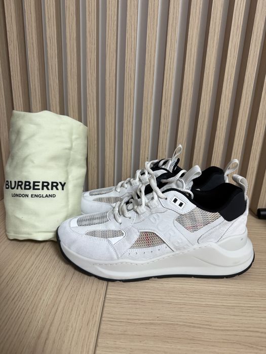 Burberry Sneakers - Unisex