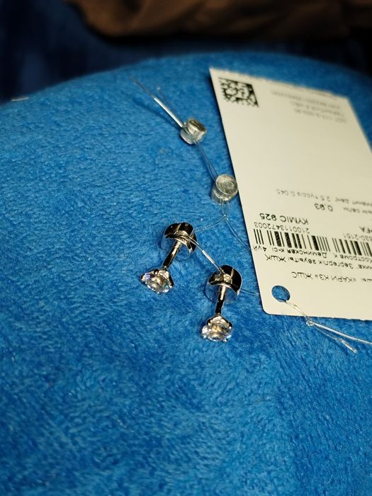 Серебряные пусеты с фианитом