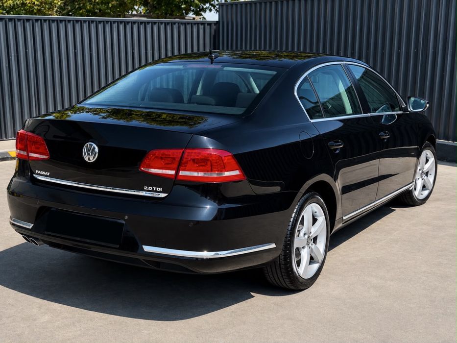 Volkswagen Passat 2.0 Tdi Highline 2015 140 cp / Side assist / Lane assist / Camera marsarier / Navigatie mare / Incalzire / Leduri bi-xenon