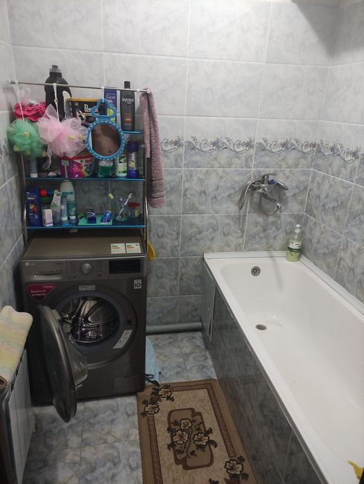 Uy sotiladi Yangihayot tumanida 3 xonali