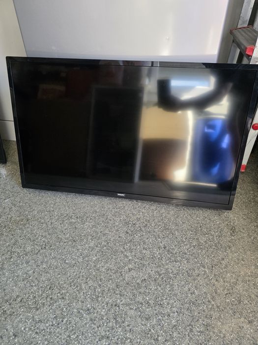 Vând televizor Philips Smart TV 32PHS6605/12, diagonală 80 cm (32 inch), în stare foarte bună de funcționare și aspect.