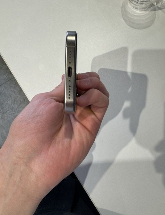 Iphone 15 pro natural