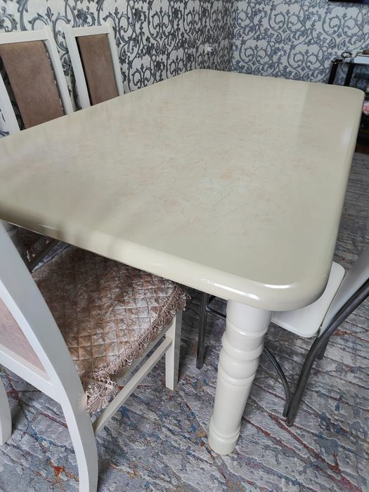 Стол  в отличном состоянии