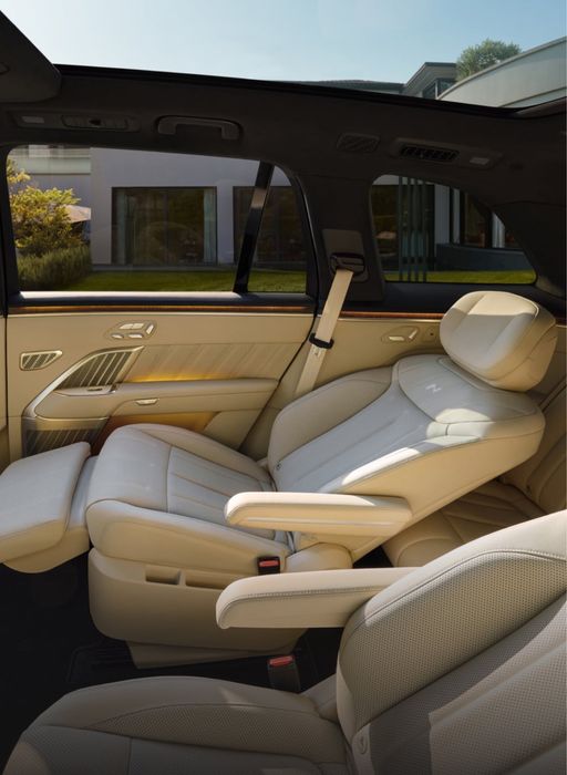 Крупный 6 местный кроссовер люксового класса ONVO L90