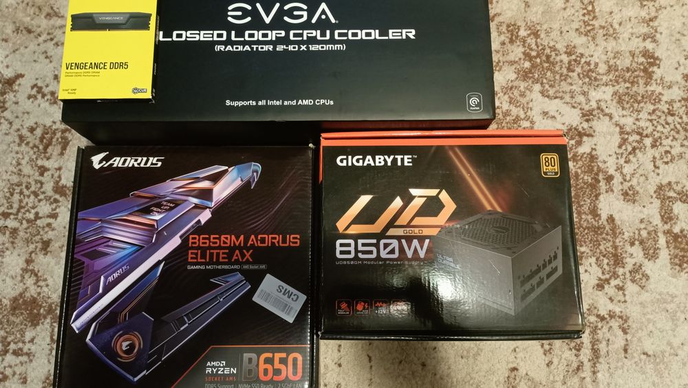 Vand pachet componente PC