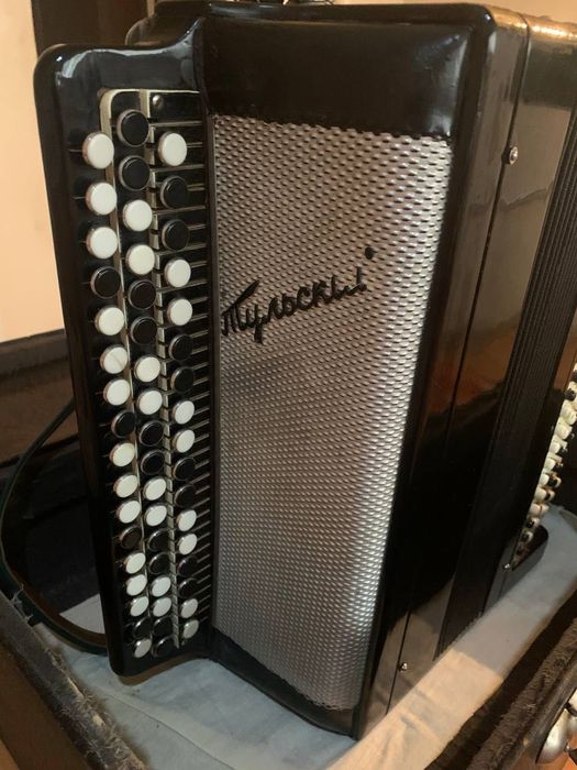 Баян Тульский продаю