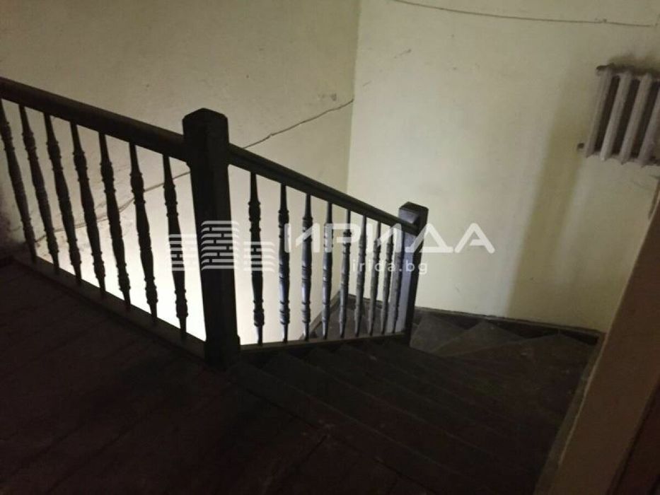 Тристаен в център до метро