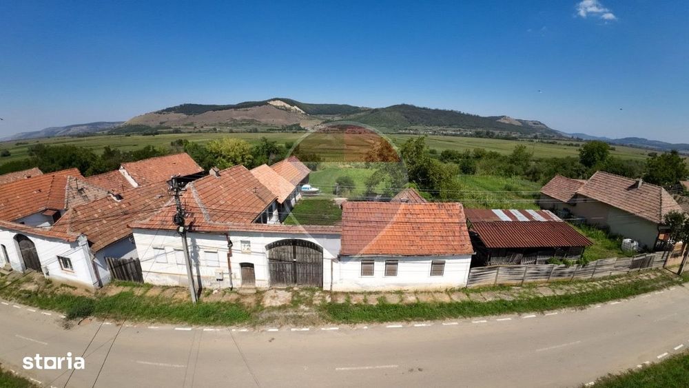 Casă tradițională cu teren de 1169 mp în Țapu, județul Sibiu