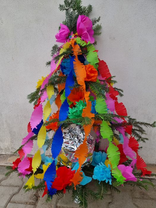 Brad de nunta, cu mai multe culori.