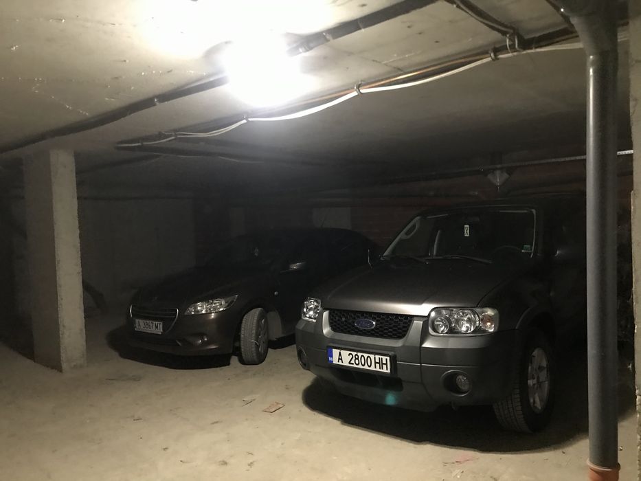 Двойно паркомясто в подземен гараж