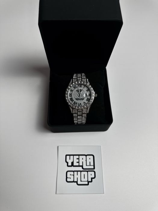 Часы со стразами и часы казино