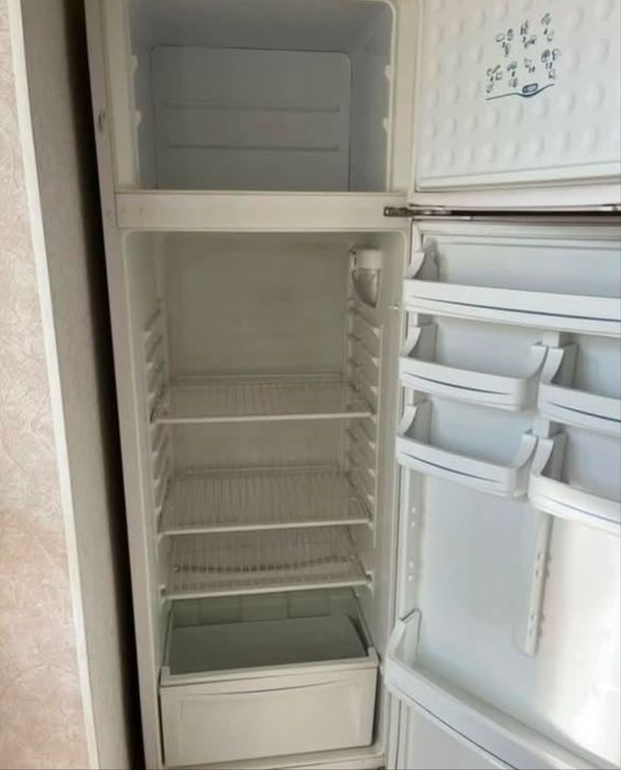 Холодильник vestel