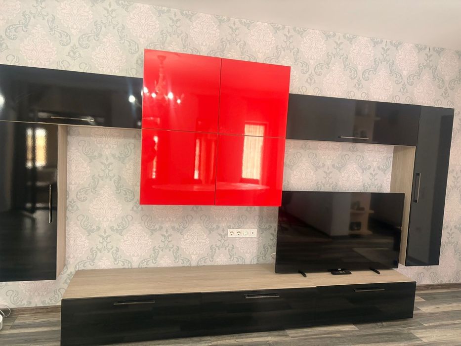 De vânzare mobilă living + set masă cu scaune !