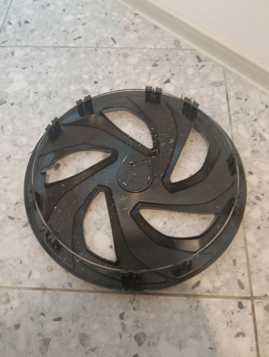 1 Capac Roată R15 in stare foarte bună.
