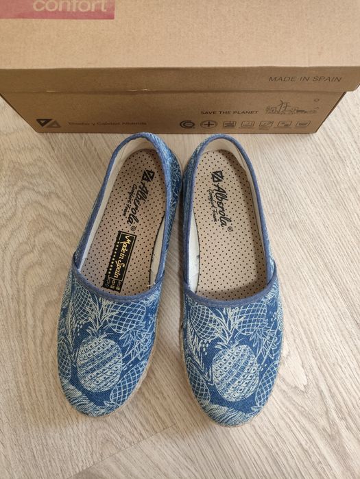 Женская обувь. .